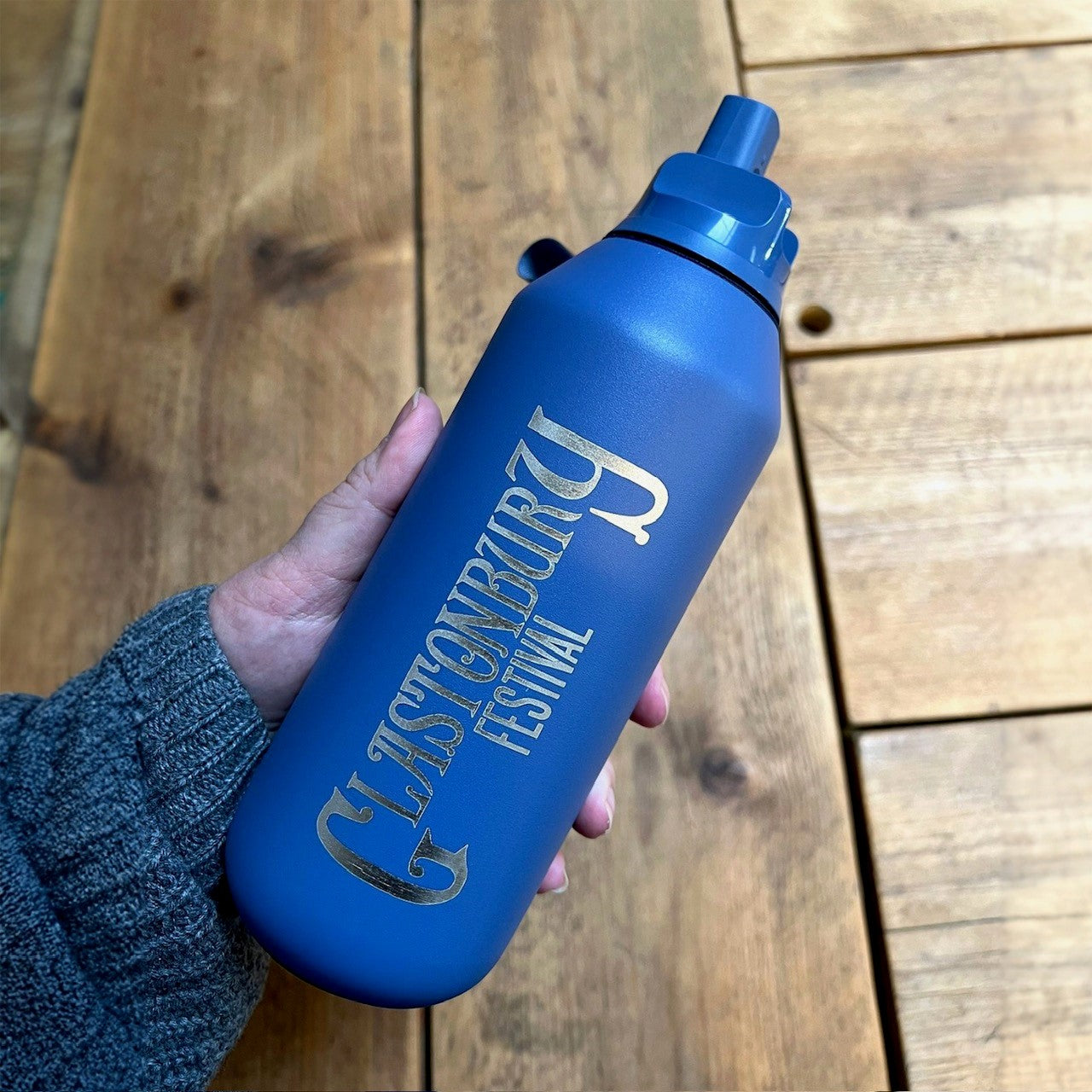 GLASTONBURY BLUE FLIP LID CHILLYS BOTTLE