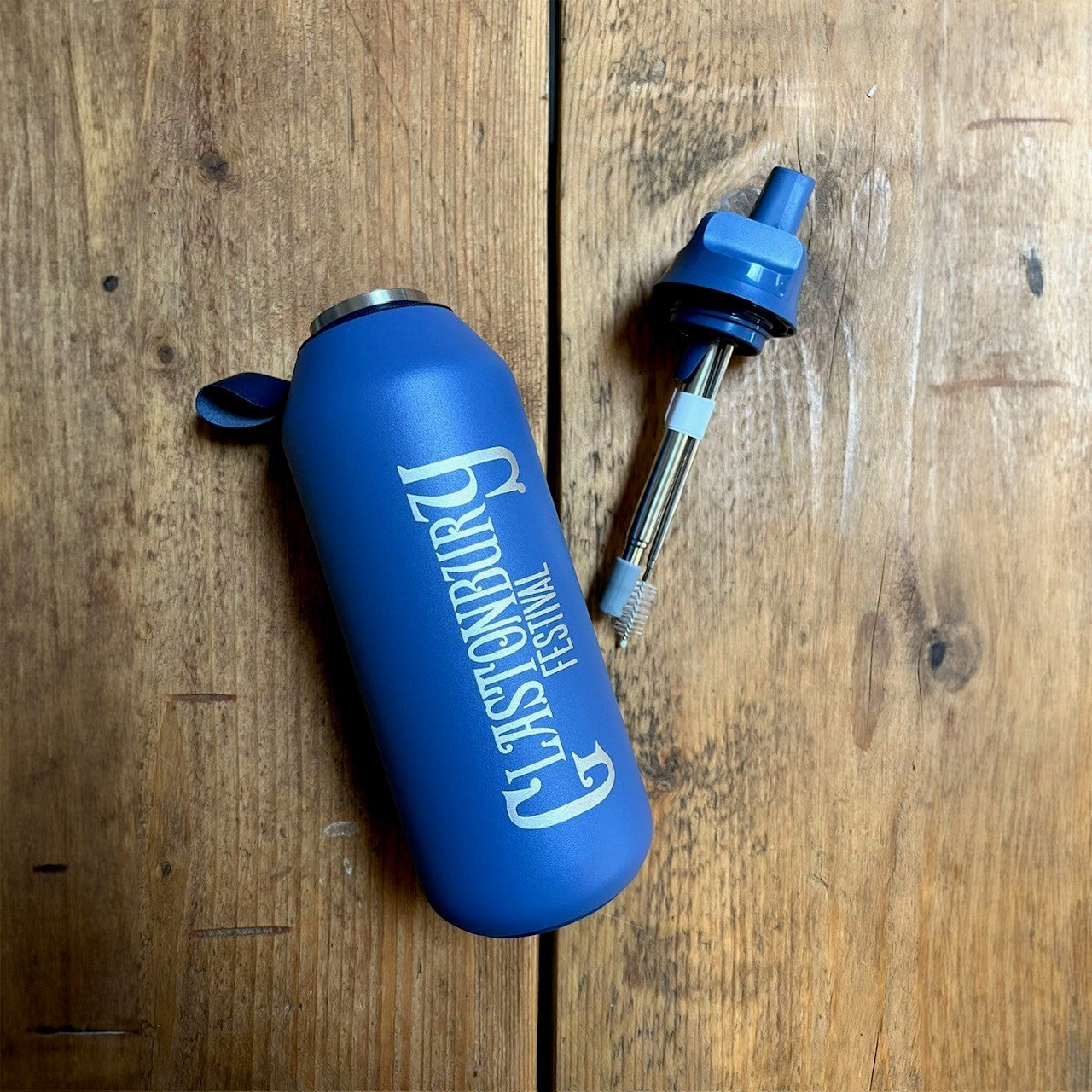 GLASTONBURY BLUE FLIP LID CHILLYS BOTTLE